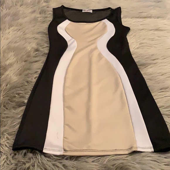 Woman dress - Picture 3 of 4